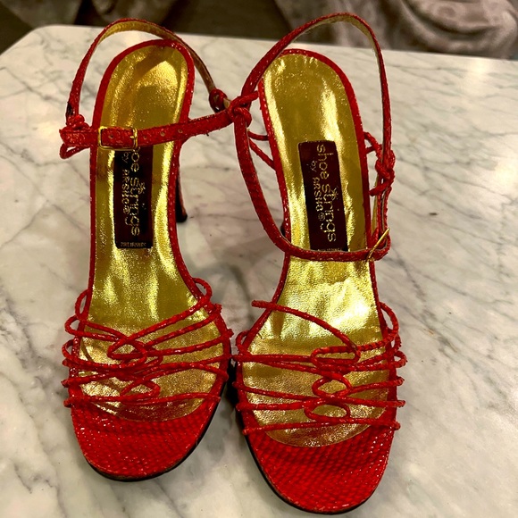 Vintage 80s Red Strappy Heels.  Shoe Strings by Arsho size 7 1/2  or 7.5 - Picture 2 of 6